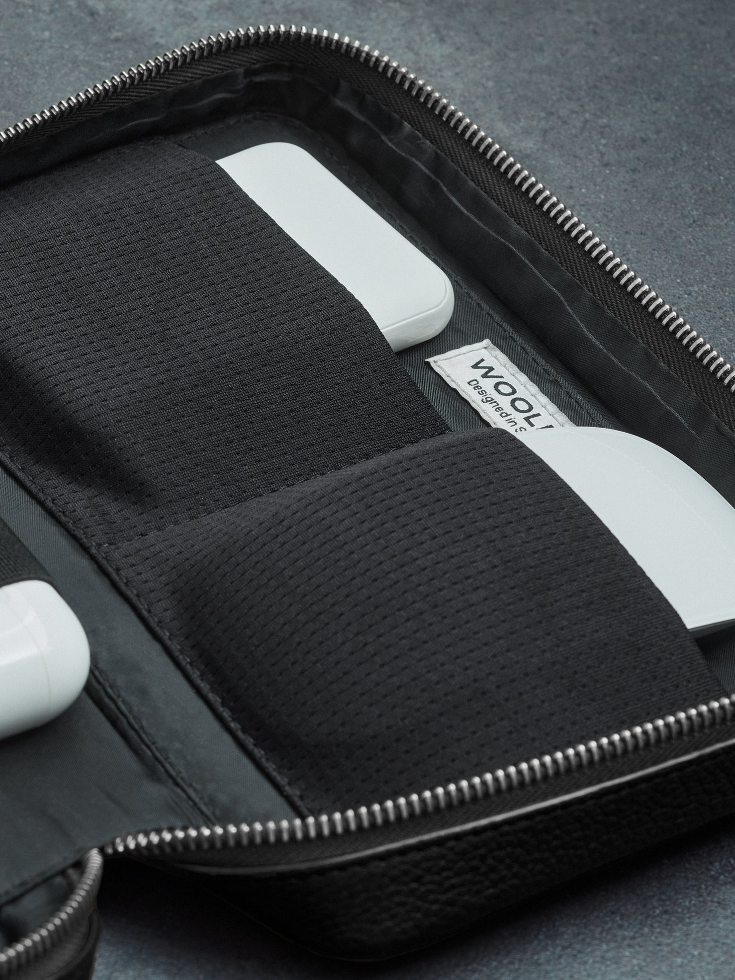 Woolnut Leather Tech Organiser - Black