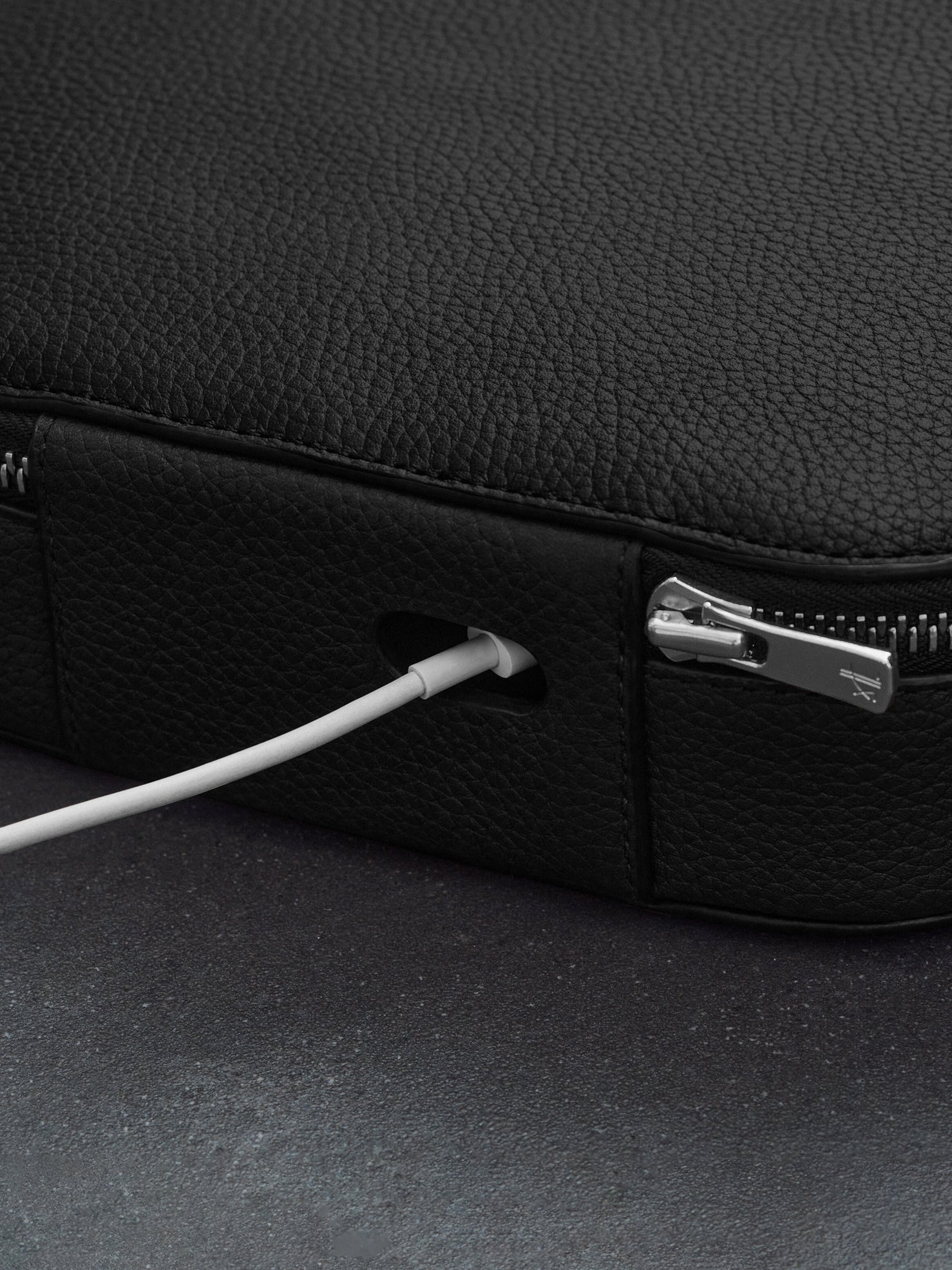 Woolnut Leather Case for AirPods Max - Black
