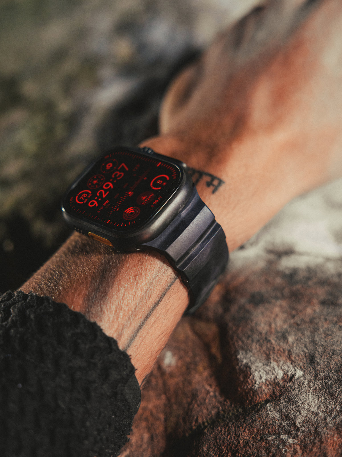 Nomad Rocky Point Band V2 - 46/49mm - Natural Hardware - Carbon Black