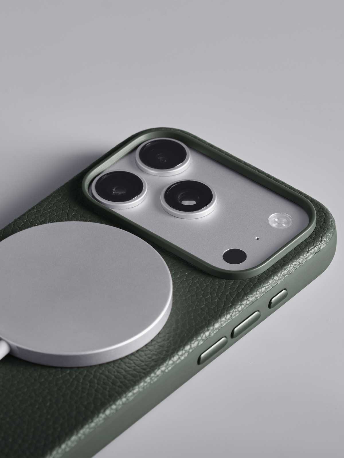 Woolnut Leather Case for iPhone 18 Pro - Green